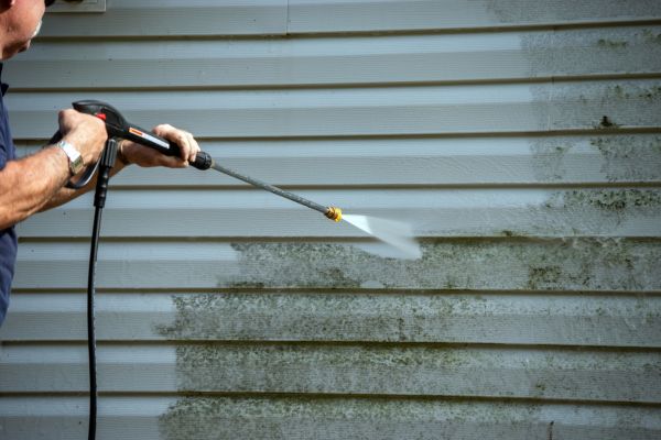 Vinyl Siding Power Washing in Johnson City