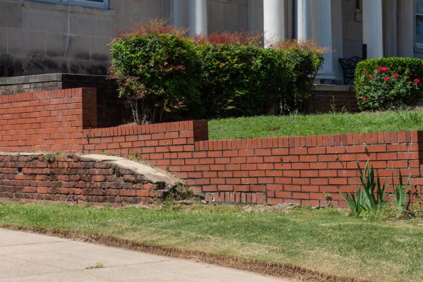Retaining Wall Cleaning in Johnson City